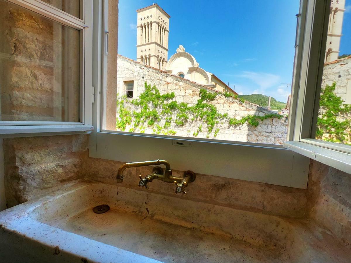 Historic Piazza House & Romantic Hidden Garden Hvar Town Zewnętrze zdjęcie