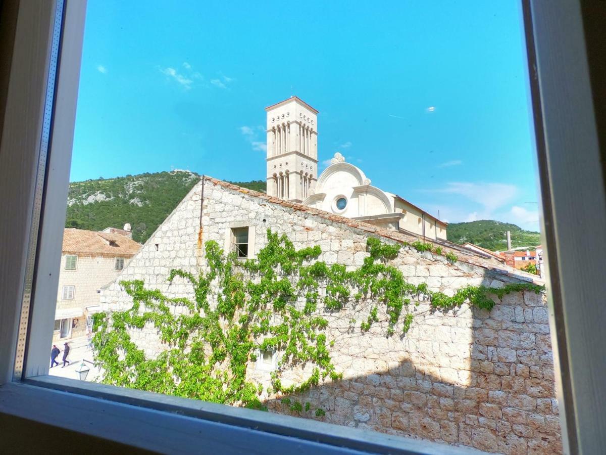 Historic Piazza House & Romantic Hidden Garden Hvar Town Zewnętrze zdjęcie
