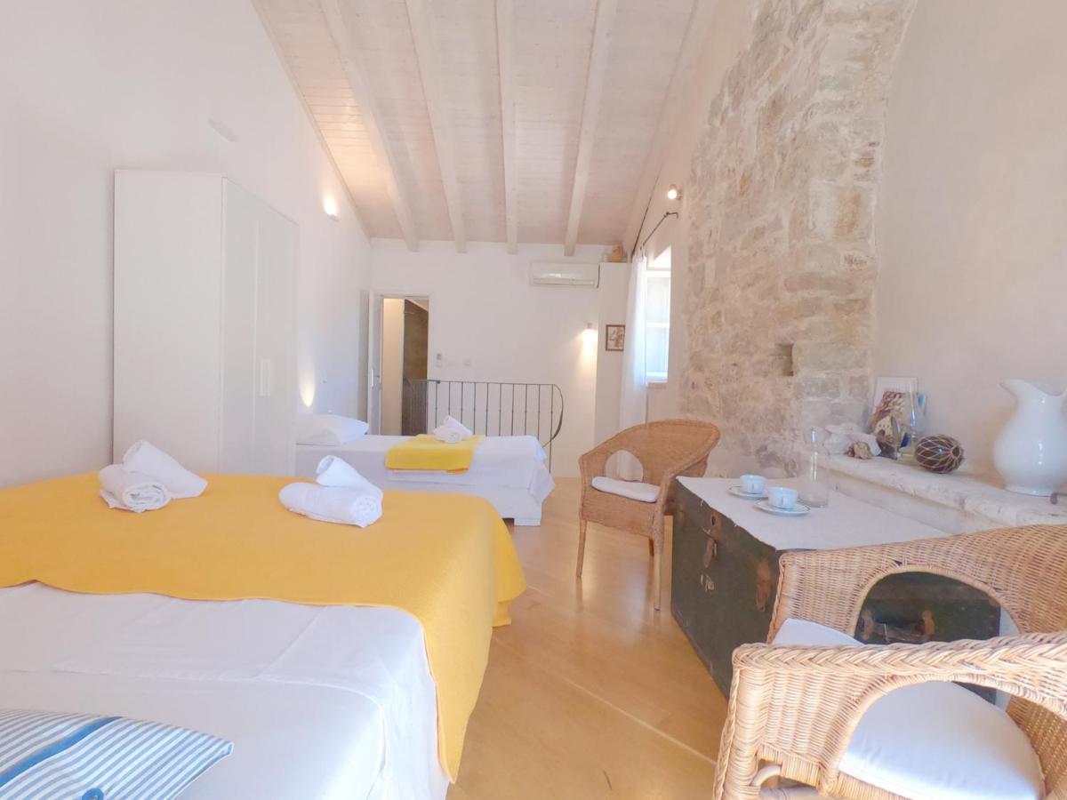 Historic Piazza House & Romantic Hidden Garden Hvar Town Zewnętrze zdjęcie